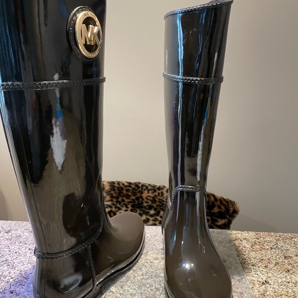 MICHAEL KORS, BROWN , Rain Boots , EUC - Picture 5 of 12
